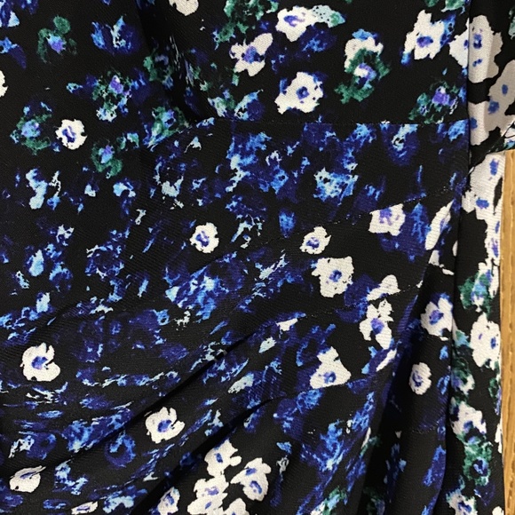 LAUREN Ralph Lauren BLACK MULTI FLORAL FAUX WRAP DRESS w/ FLUTTER SLEEVES Sz-2 - Picture 3 of 6